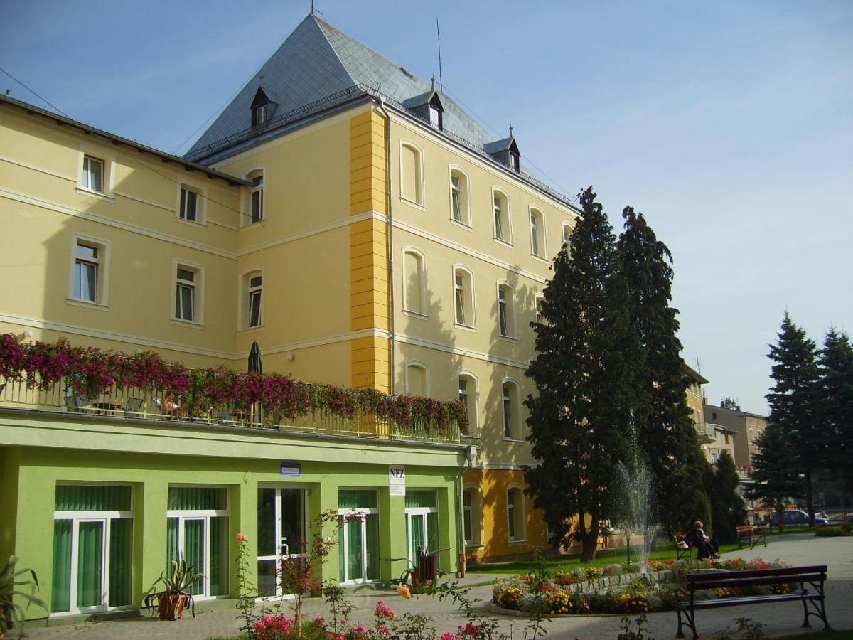 Dom Zdrojowy Aparthotel เยเลเนียกูรา ภายนอก รูปภาพ