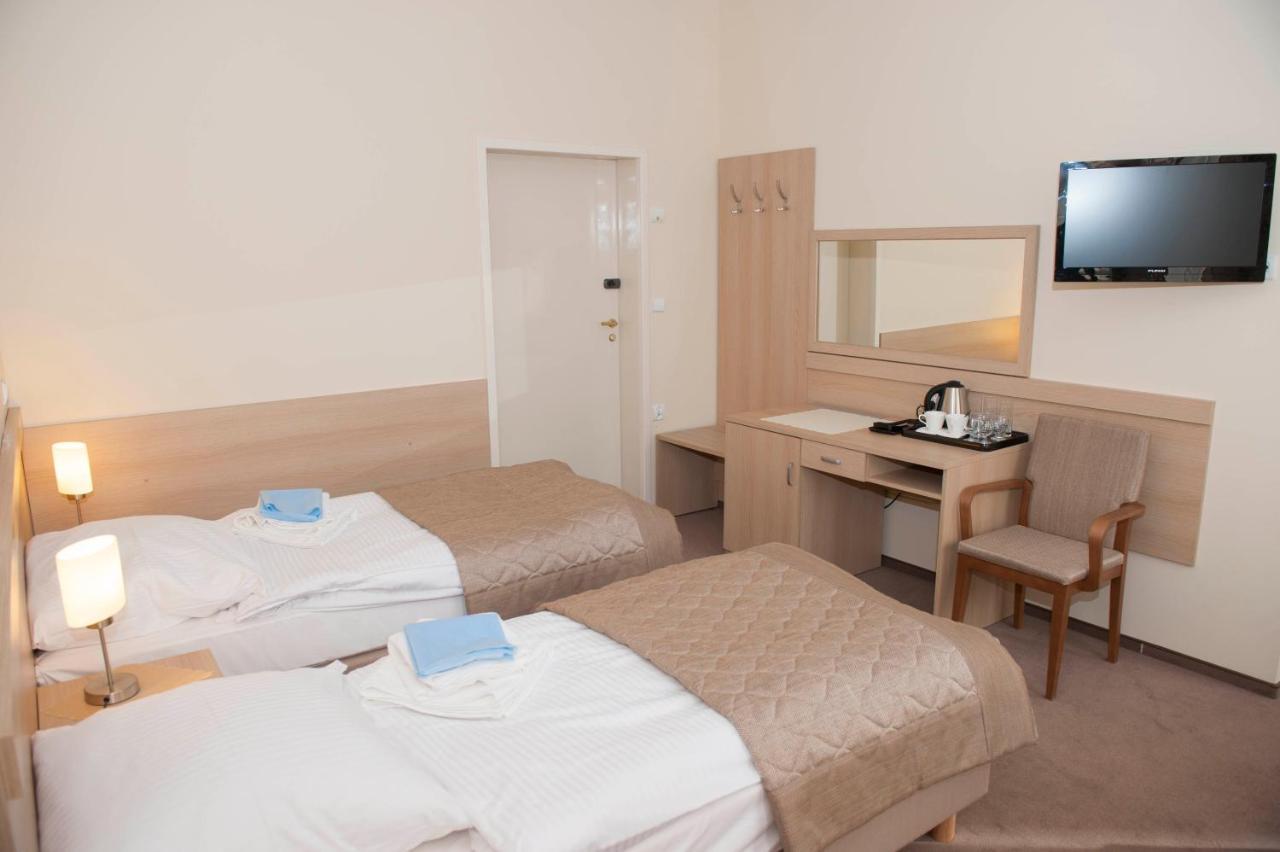 Dom Zdrojowy Aparthotel เยเลเนียกูรา ภายนอก รูปภาพ
