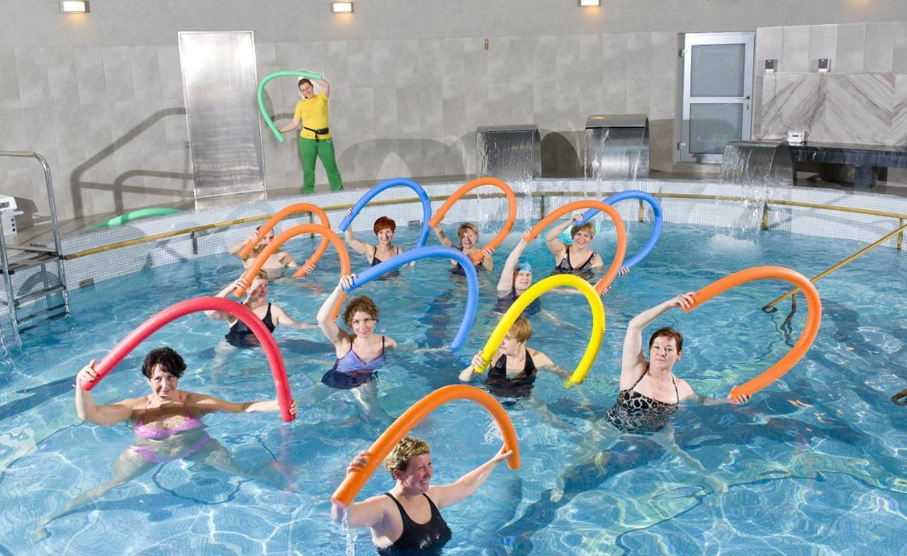 Dom Zdrojowy Aparthotel เยเลเนียกูรา ภายนอก รูปภาพ