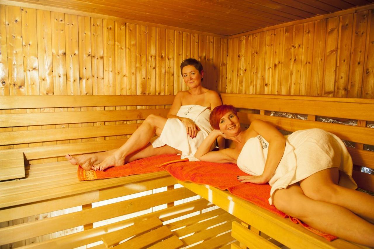 Dom Zdrojowy Aparthotel เยเลเนียกูรา ภายนอก รูปภาพ