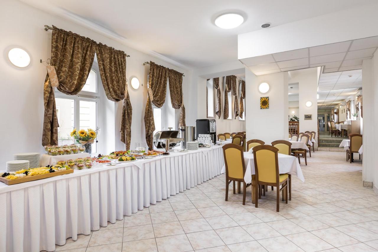 Dom Zdrojowy Aparthotel เยเลเนียกูรา ภายนอก รูปภาพ