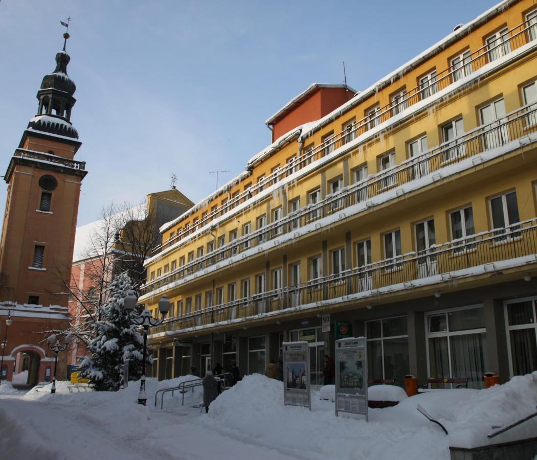 Dom Zdrojowy Aparthotel เยเลเนียกูรา ภายนอก รูปภาพ