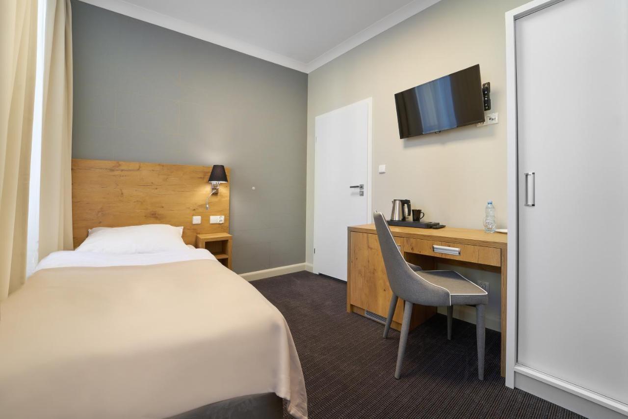 Dom Zdrojowy Aparthotel เยเลเนียกูรา ภายนอก รูปภาพ
