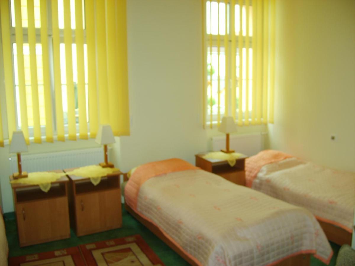 Dom Zdrojowy Aparthotel เยเลเนียกูรา ภายนอก รูปภาพ