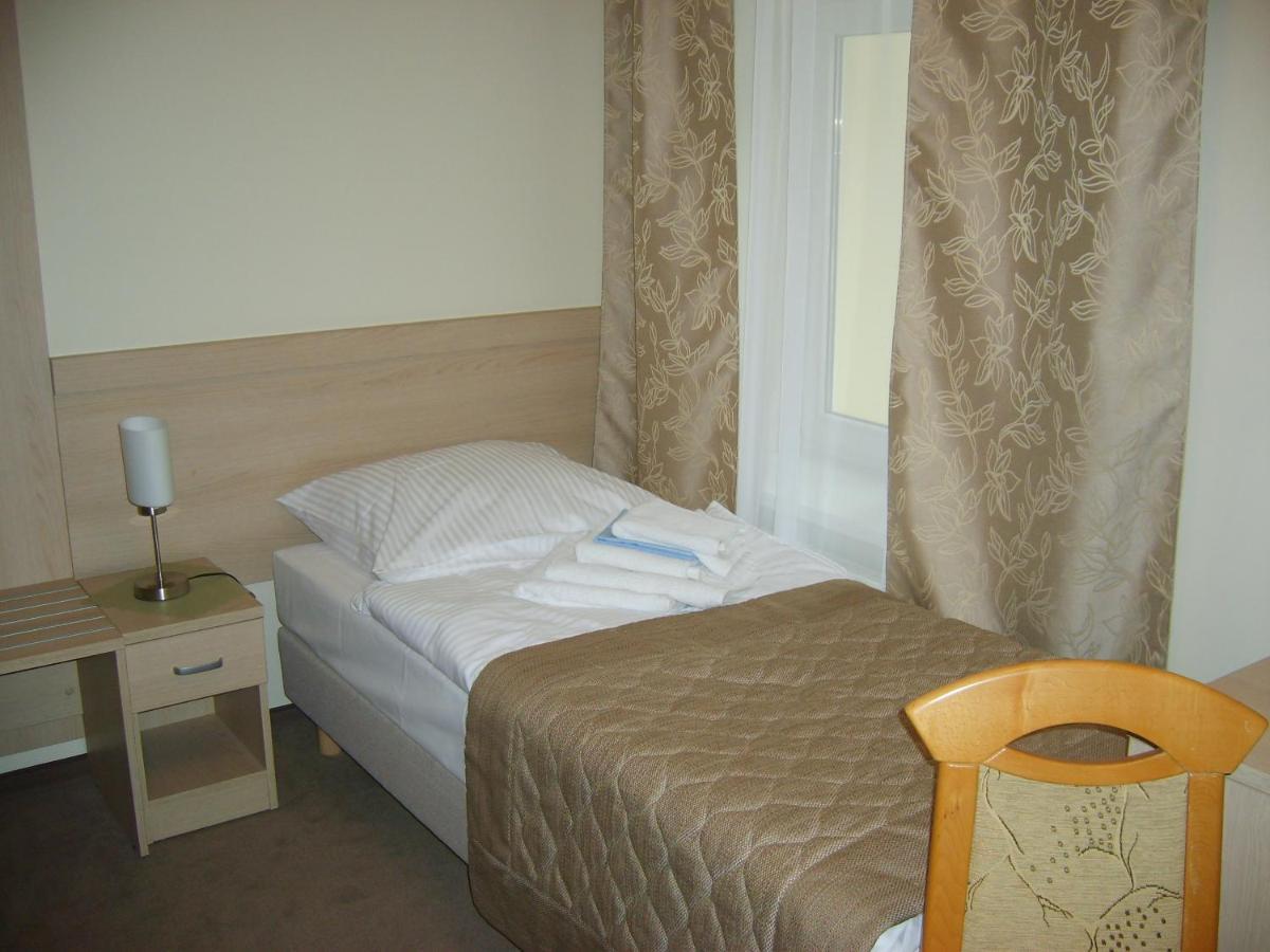 Dom Zdrojowy Aparthotel เยเลเนียกูรา ภายนอก รูปภาพ